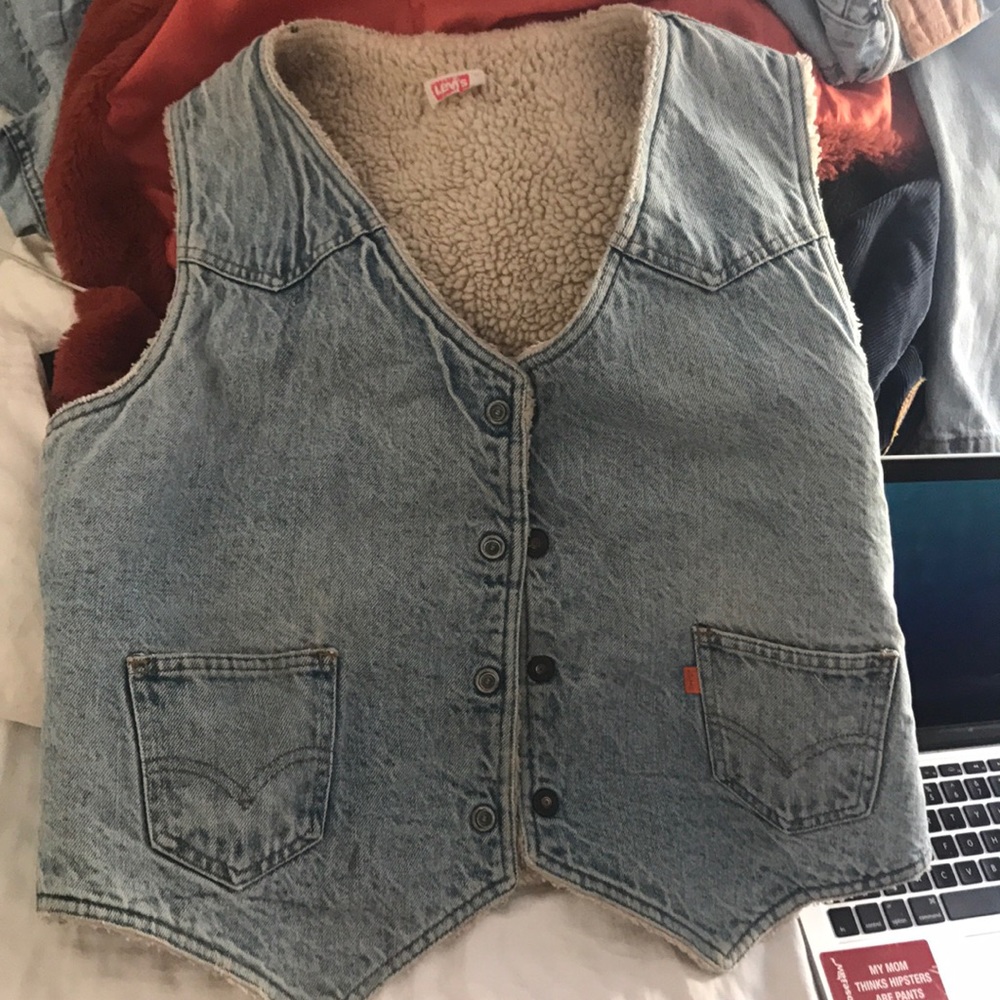 Light wash Levi's sherpa vest